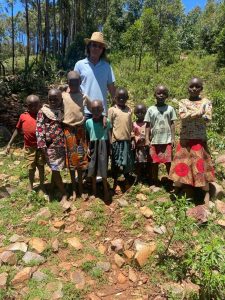 Neben meiner beruflichen Tätigkeit engagiere ich mich auch in diversen Sozialprojekten in Afrika